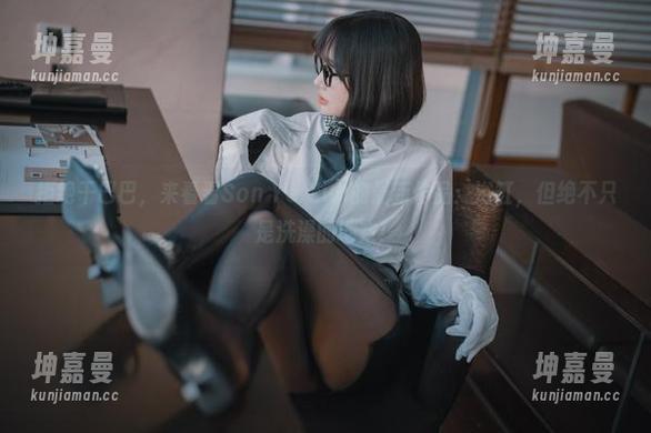 拒绝干巴巴，来看看Son Ye Eun的最新作品：浴缸，但绝不只是洗澡的地方！